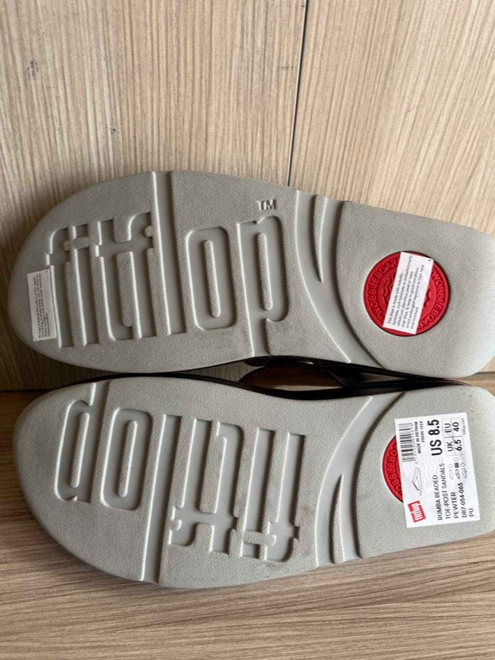 Fitflop Champagne Metallic Crystal-Embellished Thong Sandals - Picture 5 of 5